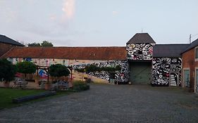 B&B At Haras Petit-Hallet