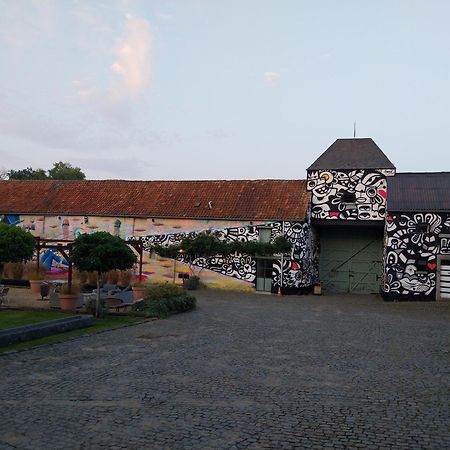 B&B At Haras Petit-Hallet Hannut Buitenkant foto